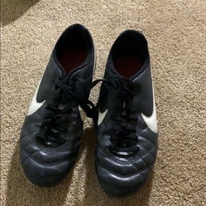 Soccer/softball cleats